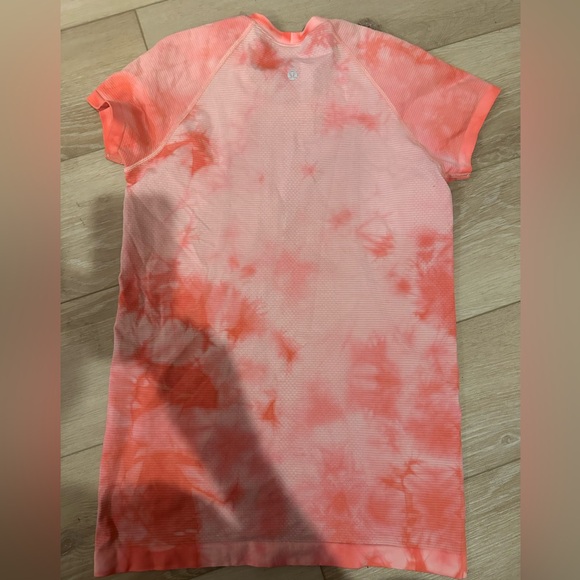 lululemon Tie-Dye Scuba Short Sleeve Tee - Picture 1 of 2